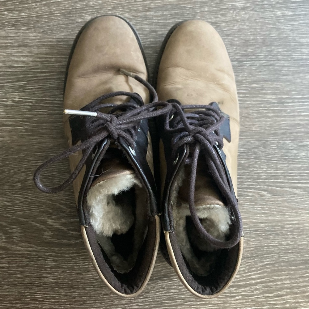 EMU Australia Womens Size 7 Brown Leather Suede Sheepskin Authentic Winter Boots